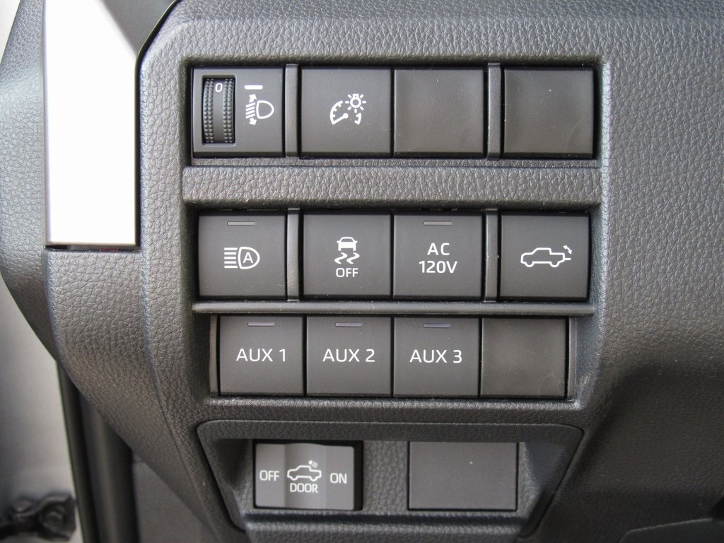 Vehicle image 38 of 40