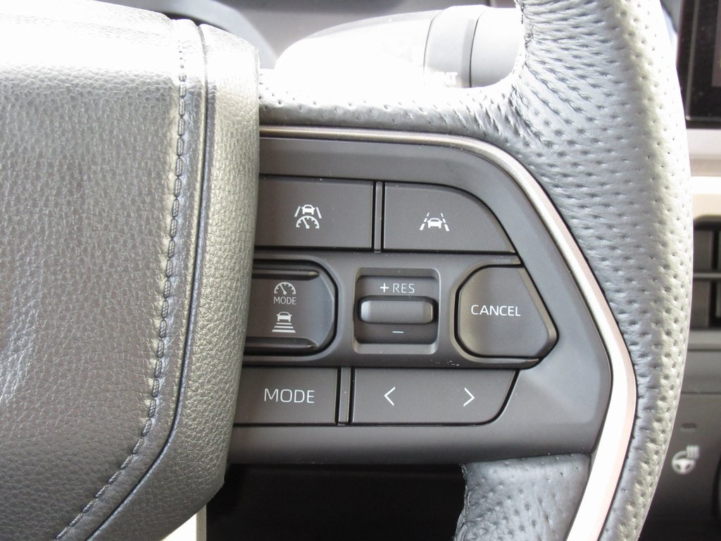 Vehicle image 28 of 40