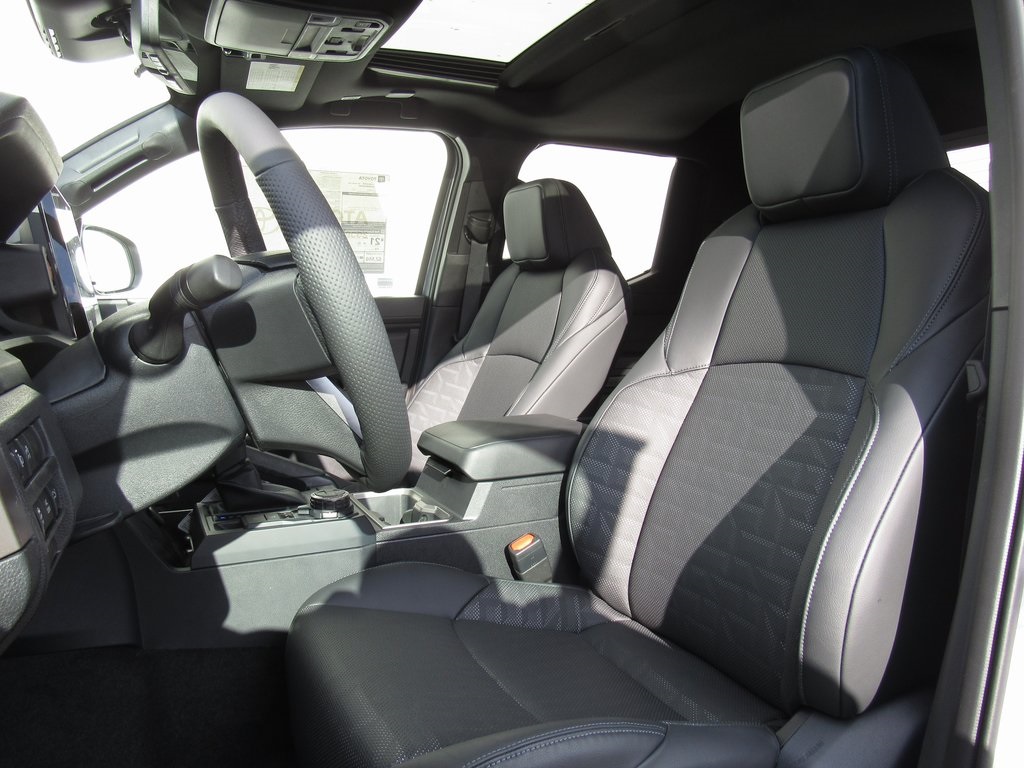 Vehicle image 15 of 40