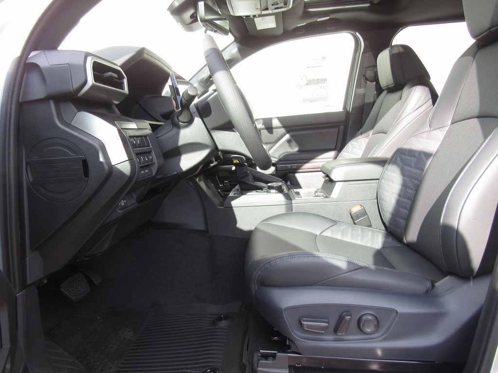 Vehicle image 14 of 40