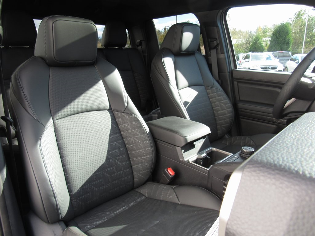 Vehicle image 23 of 40