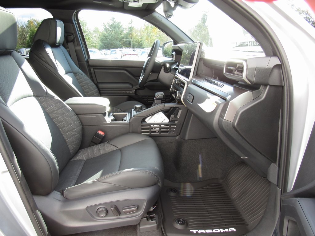 Vehicle image 22 of 40