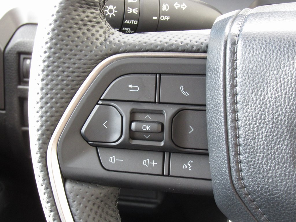 Vehicle image 27 of 40