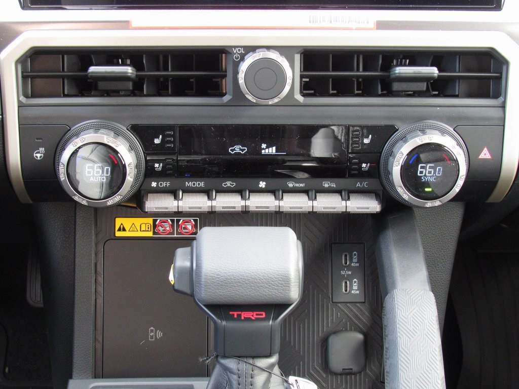 Vehicle image 32 of 40