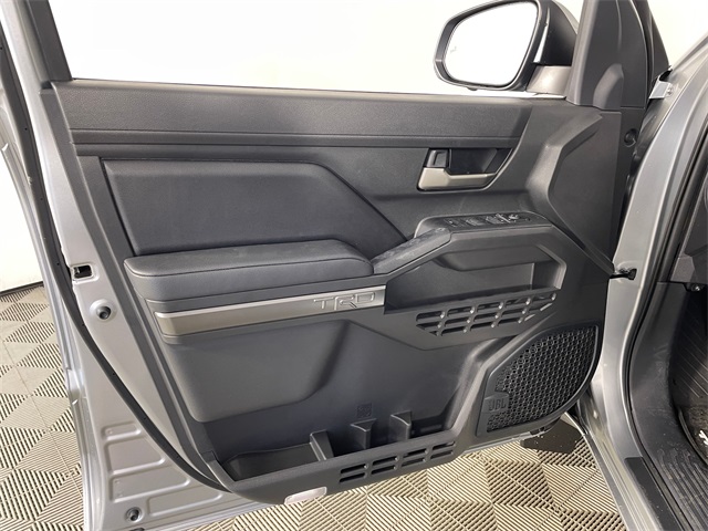 Vehicle image 21 of 27