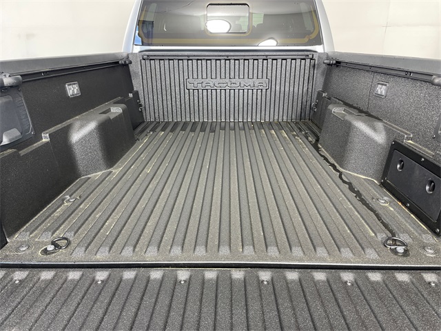 Vehicle image 23 of 27