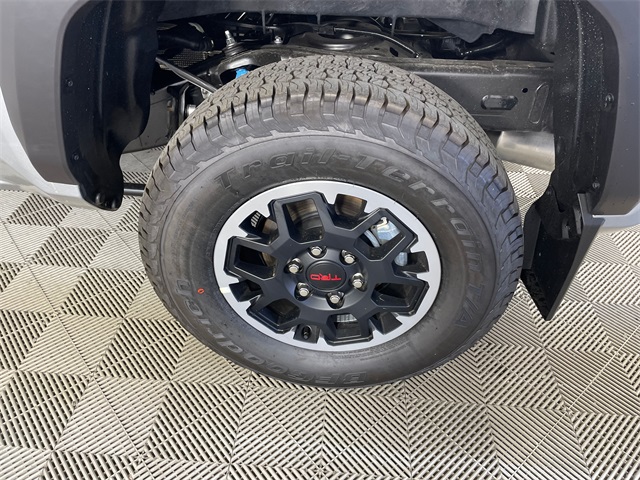 Vehicle image 25 of 27