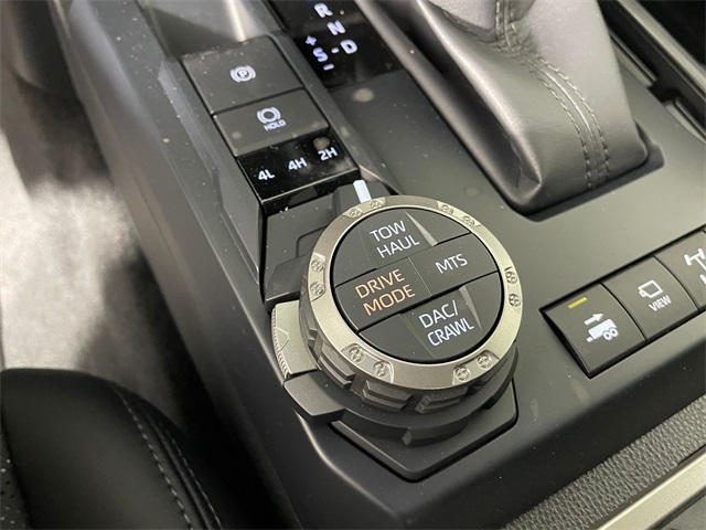 Vehicle image 14 of 27