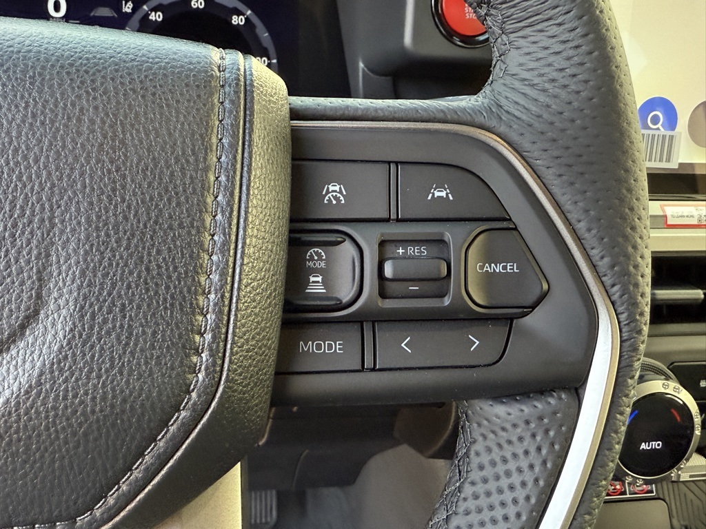 Vehicle image 21 of 25
