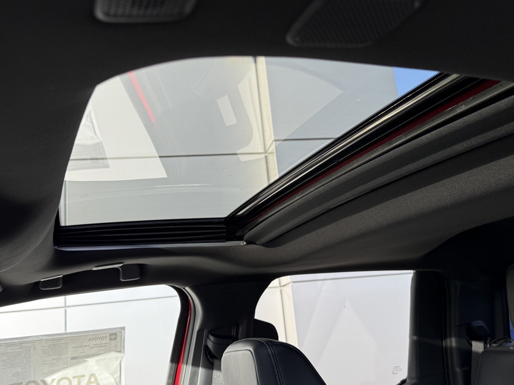 Vehicle image 18 of 25
