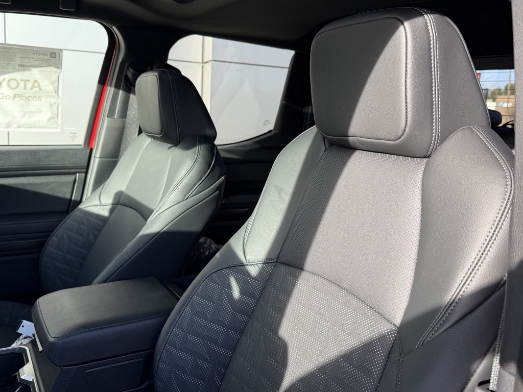 Vehicle image 17 of 25