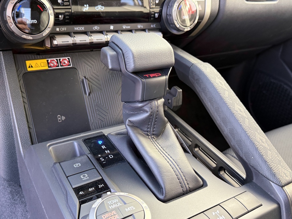 Vehicle image 22 of 25