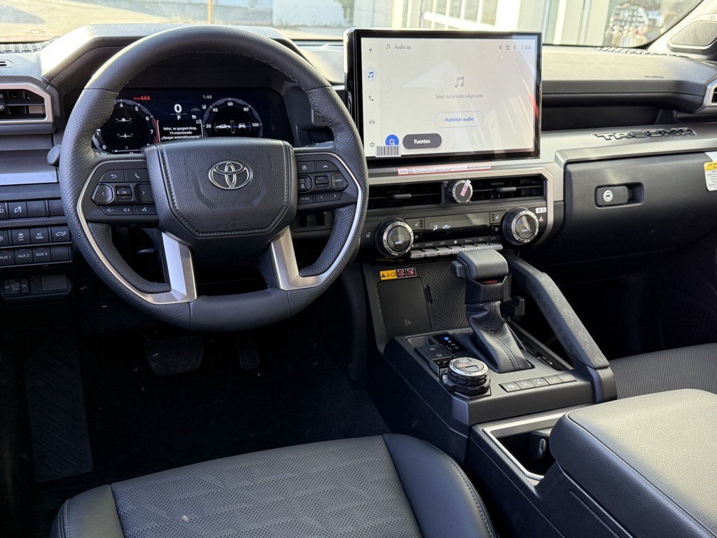 Vehicle image 23 of 25