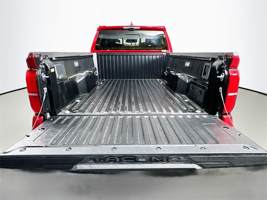 Vehicle image 26 of 32