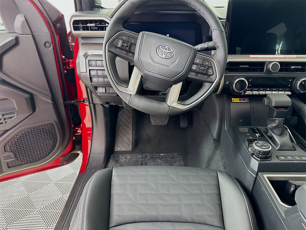 Vehicle image 23 of 32