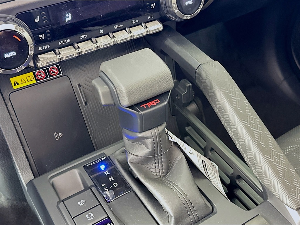 Vehicle image 16 of 32