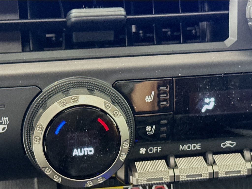 Vehicle image 20 of 32