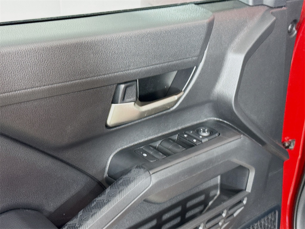 Vehicle image 17 of 32