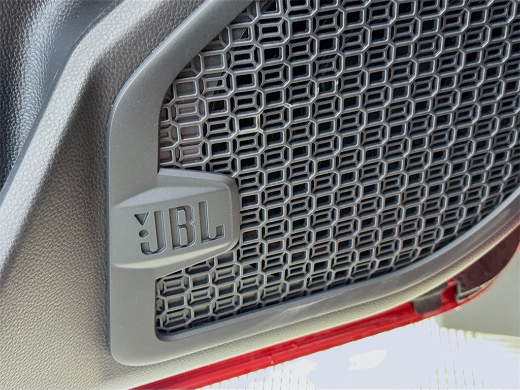 Vehicle image 18 of 32