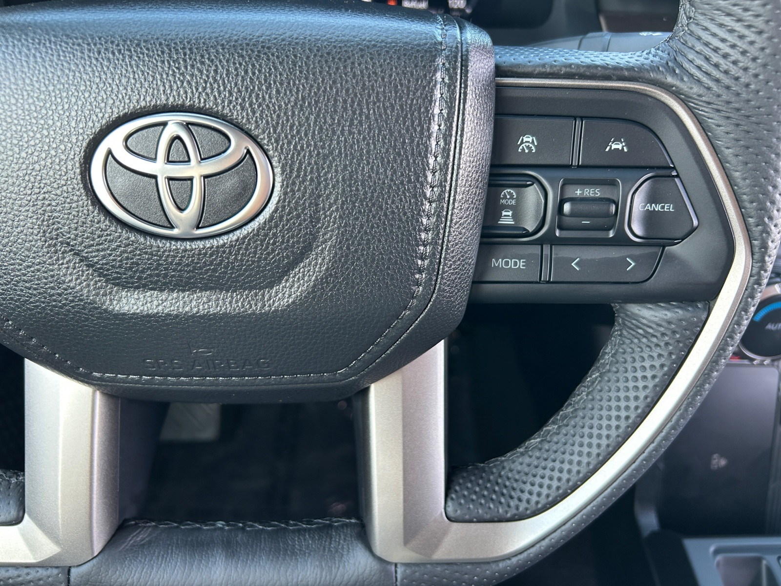 Vehicle image 22 of 25