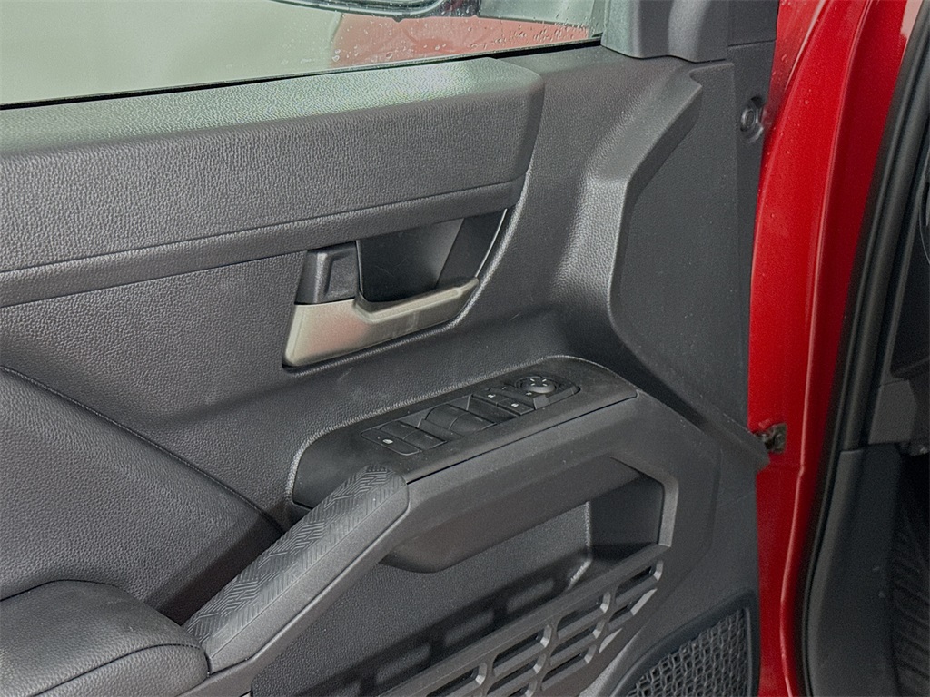Vehicle image 17 of 30