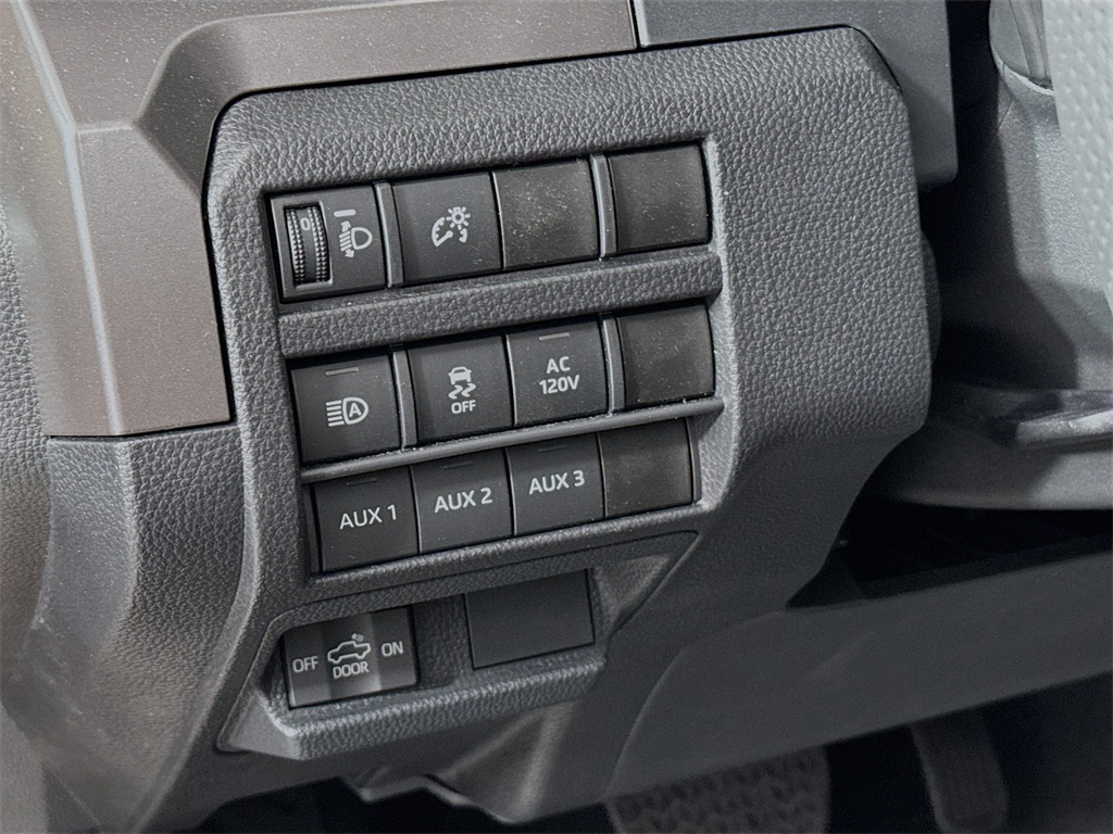 Vehicle image 10 of 30