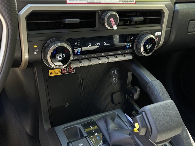 Vehicle image 17 of 25