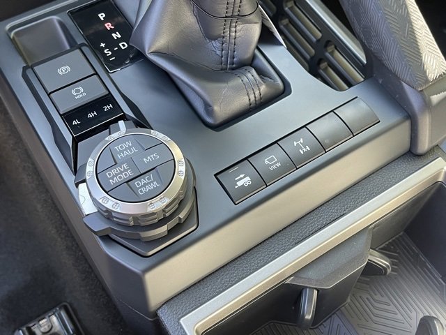 Vehicle image 21 of 25