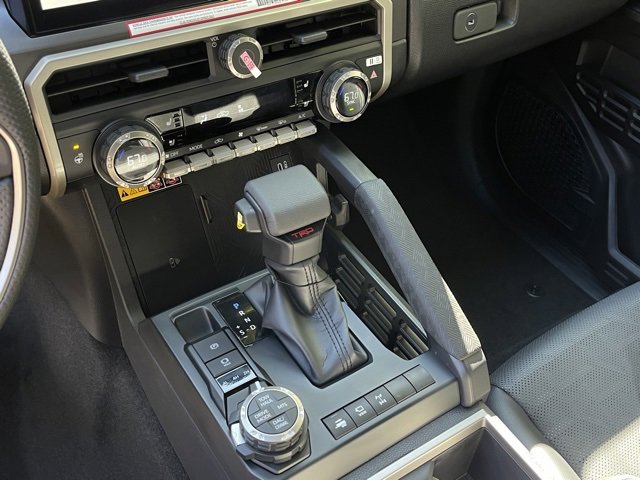 Vehicle image 15 of 25