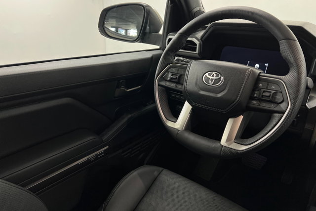 Vehicle image 11 of 24