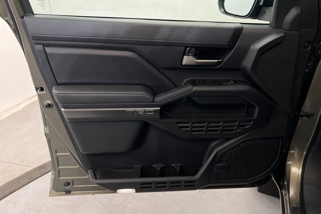Vehicle image 14 of 24