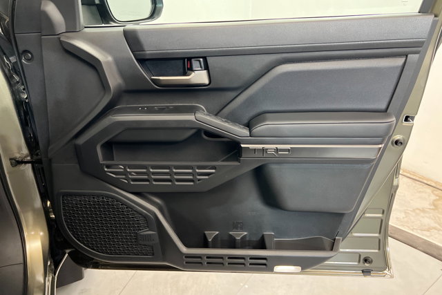 Vehicle image 21 of 24