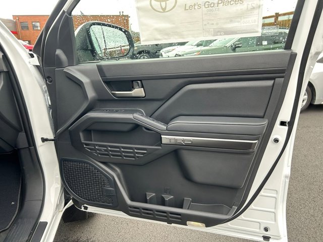 Vehicle image 25 of 37