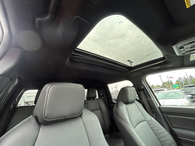 Vehicle image 27 of 37