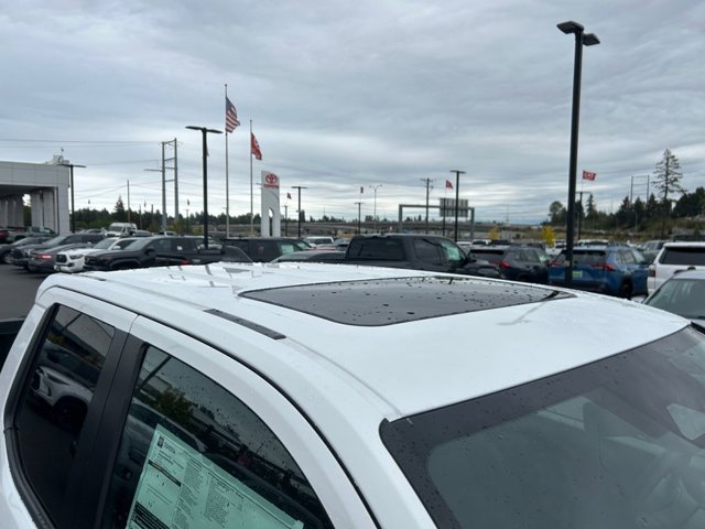 Vehicle image 28 of 37