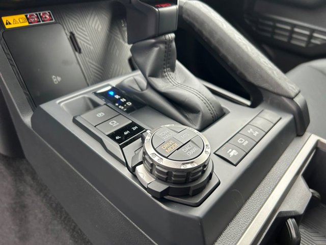 Vehicle image 35 of 37
