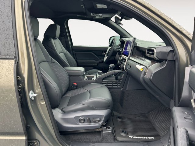 Vehicle image 10 of 37