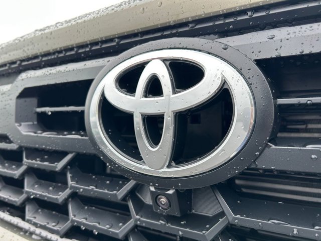 Vehicle image 31 of 37