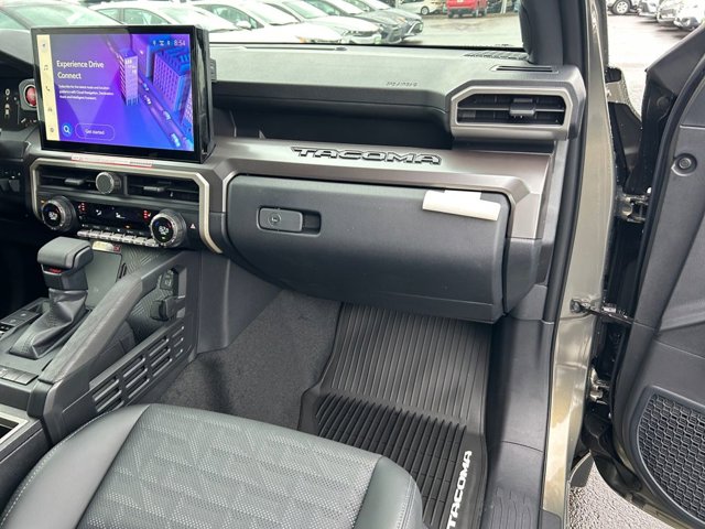 Vehicle image 26 of 37