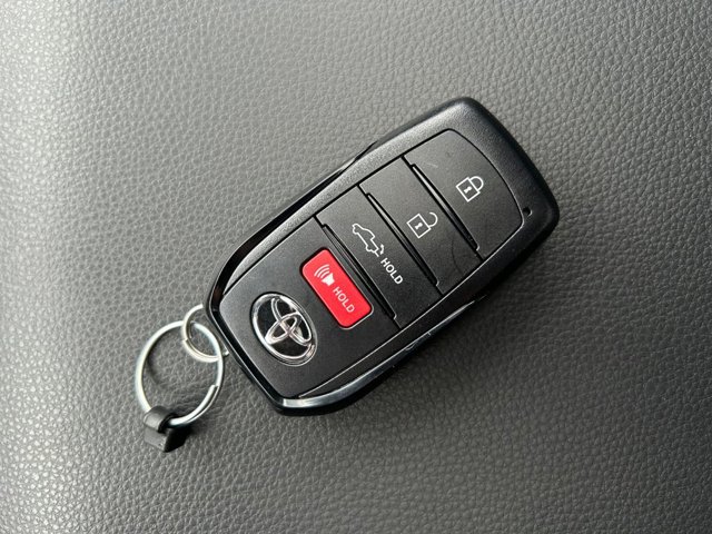 Vehicle image 33 of 37