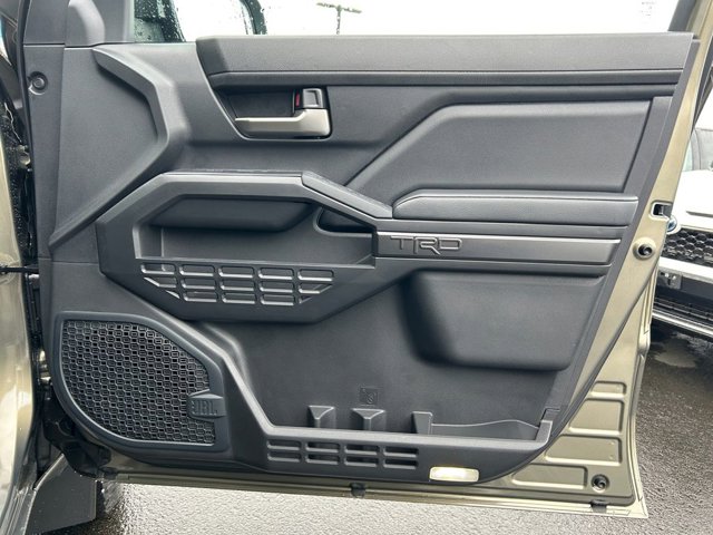 Vehicle image 25 of 37