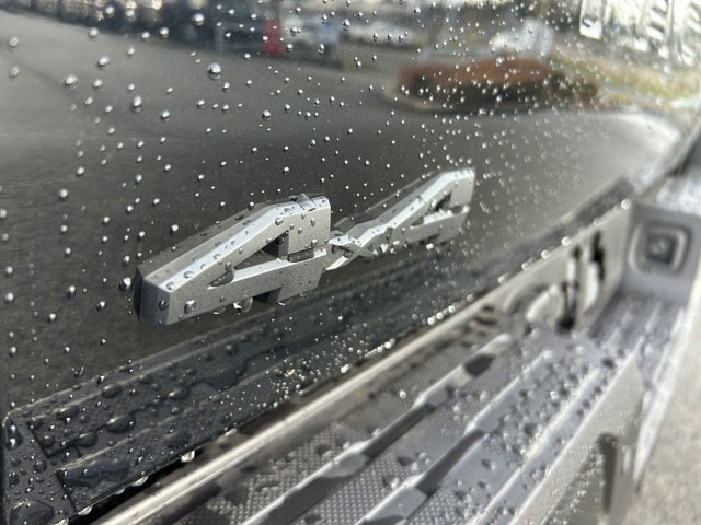 Vehicle image 31 of 37
