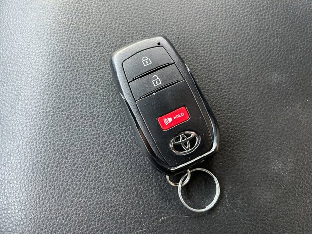 Vehicle image 33 of 37