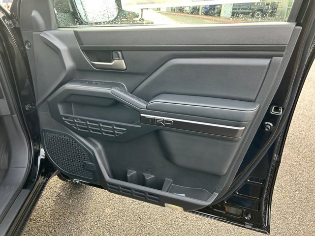 Vehicle image 25 of 37
