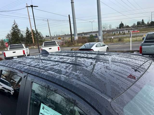Vehicle image 28 of 37