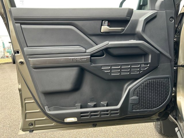 Vehicle image 23 of 38