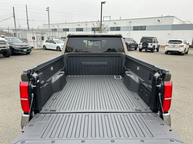 Vehicle image 25 of 38