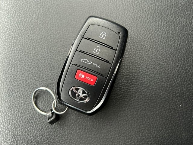 Vehicle image 33 of 38