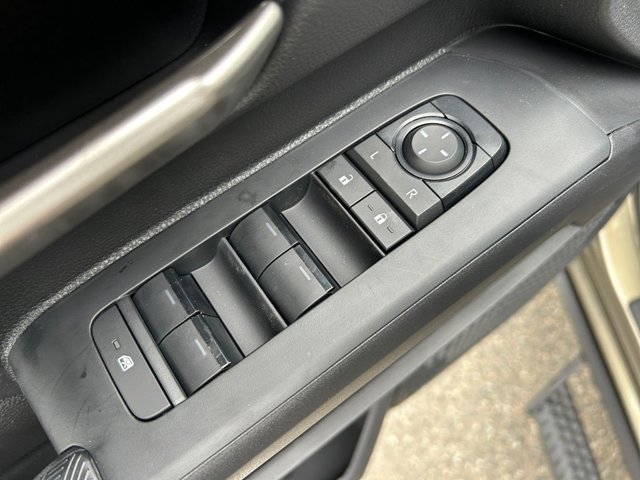 Vehicle image 24 of 38