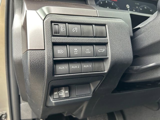 Vehicle image 22 of 38